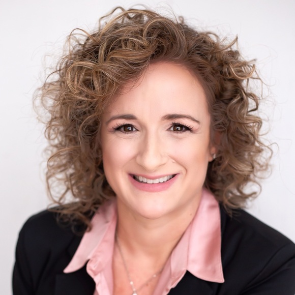 Meet your Posher, Candace - Picture 2 of 2